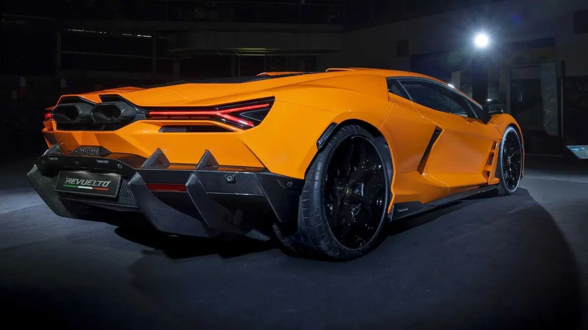 Lamborghini Revuelto è la nuova Aventador, 12 cilindri aspirato e ibrido, più di 1.000 CV (13)
