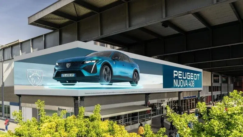 Il cartellone digitale pi&ugrave; grande d'Italia: nuova Peugeot 408 a Porta Garibaldi