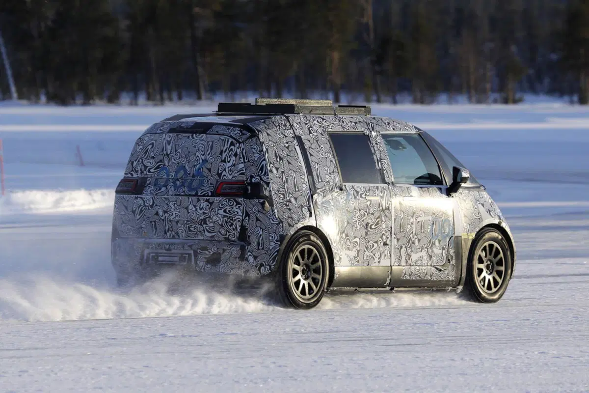 Zeekr Robotaxi: di traverso sulle strade innevate [Foto Spia] (4)
