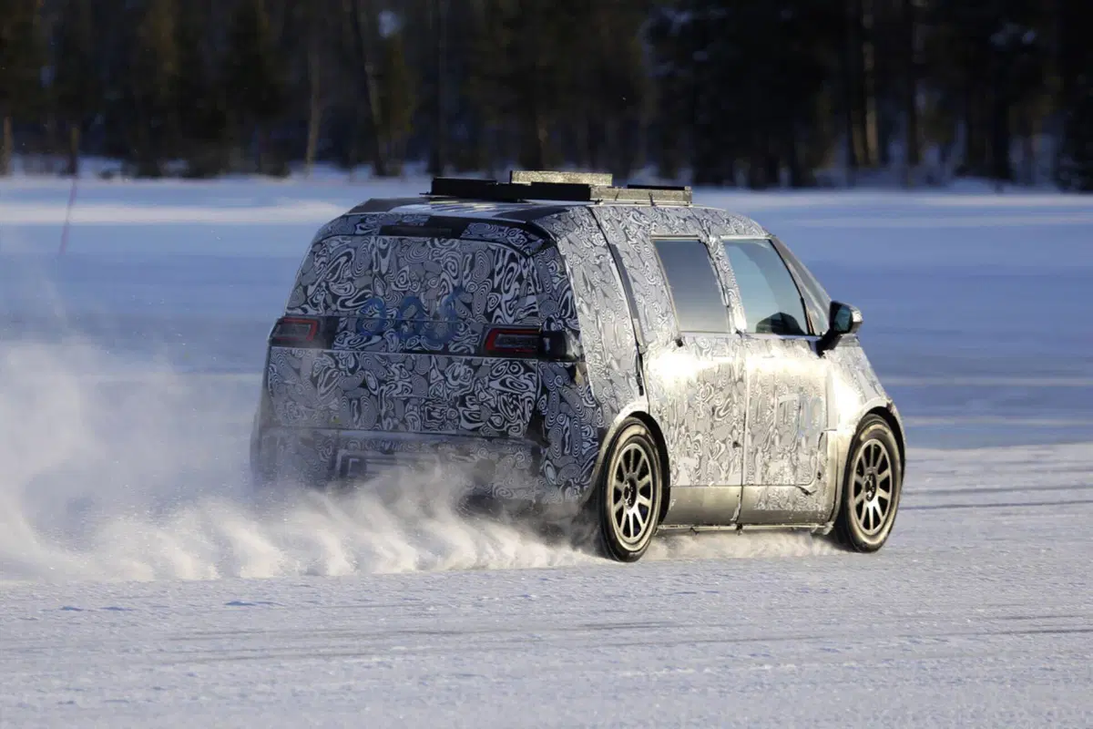 Zeekr Robotaxi: di traverso sulle strade innevate [Foto Spia] (5)
