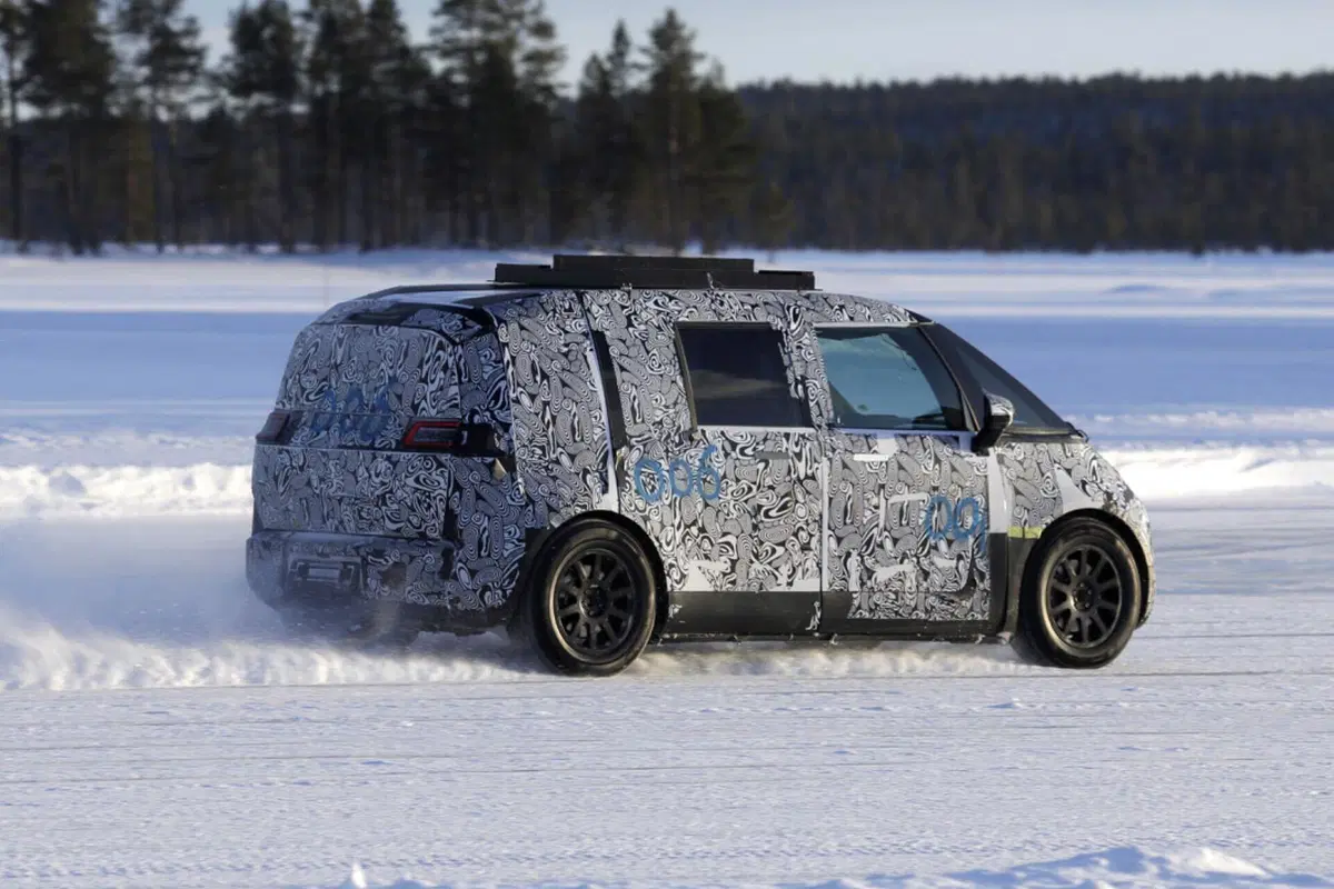 Zeekr Robotaxi: di traverso sulle strade innevate [Foto Spia] (6)