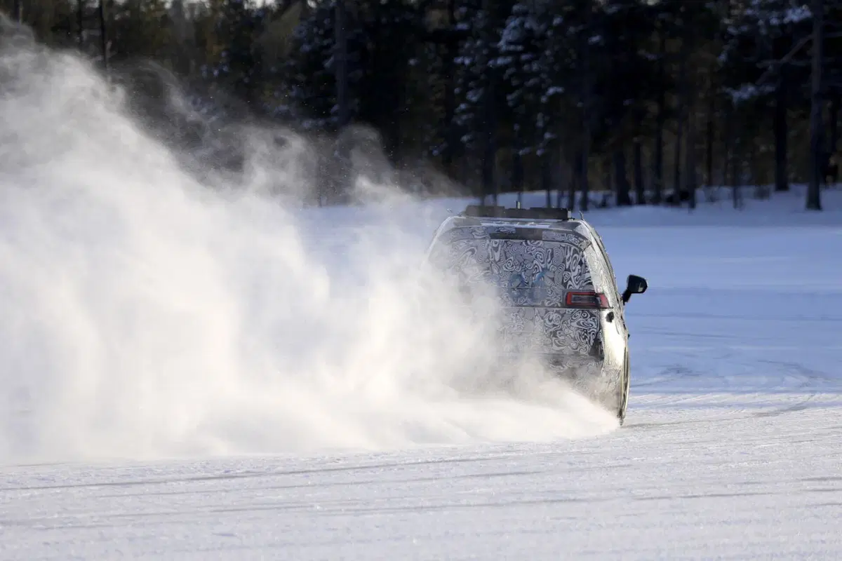 Zeekr Robotaxi: di traverso sulle strade innevate [Foto Spia] (10)