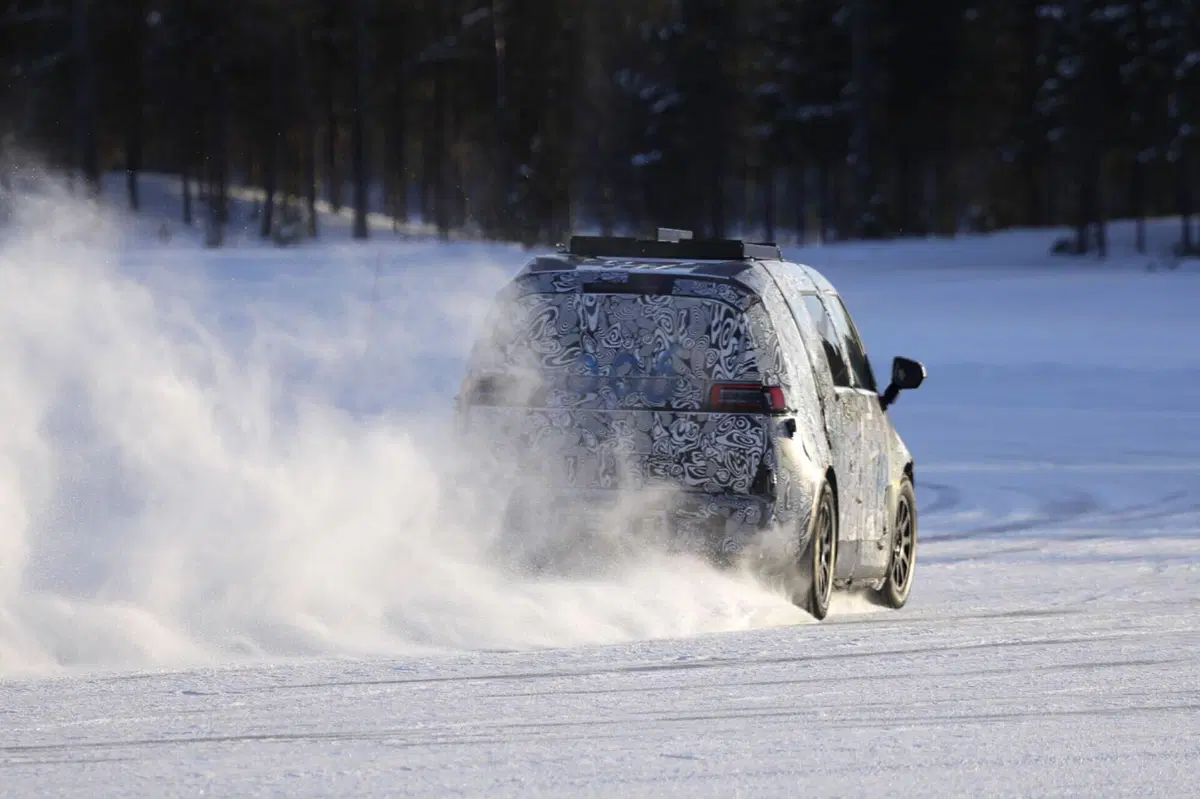 Zeekr Robotaxi: di traverso sulle strade innevate [Foto Spia] (13)