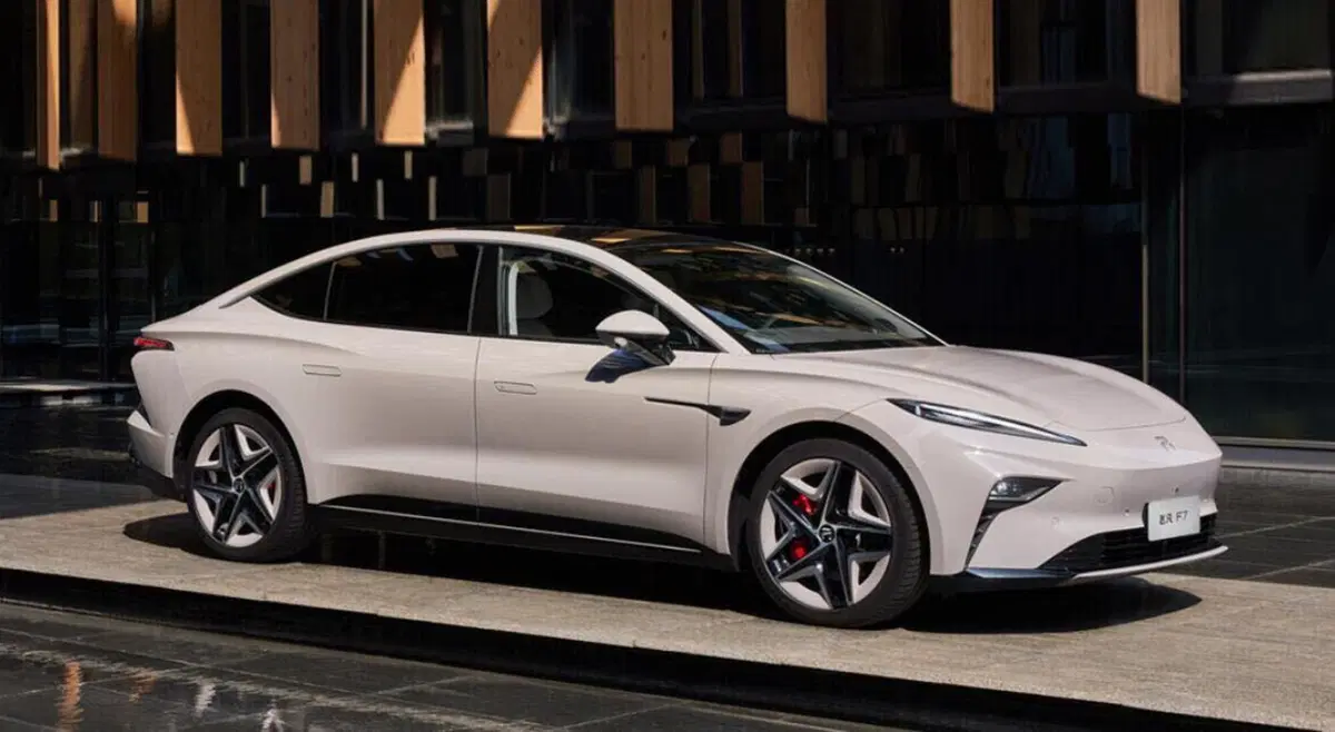 Saic F7, la nuova cinese elettrica con il cambio rapido di batterie (come Nio)  (2)
