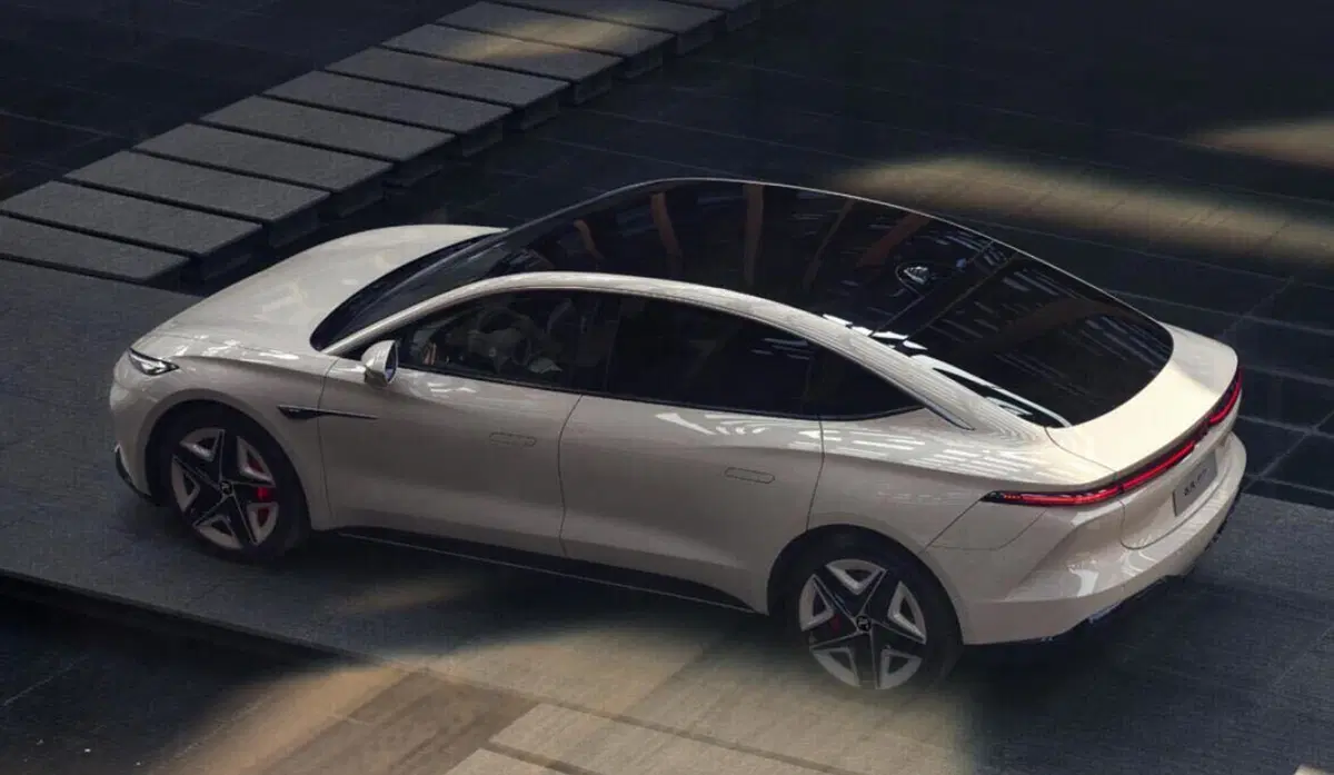 Saic F7, la nuova cinese elettrica con il cambio rapido di batterie (come Nio)  (3)
