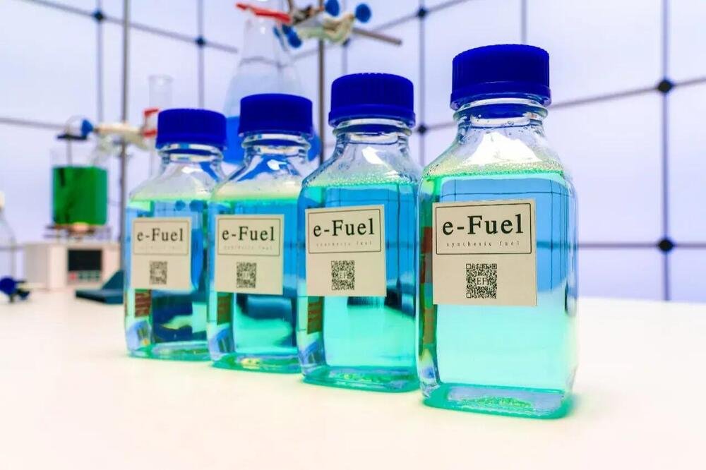 Campioni di benzina sintetica in laboratorio