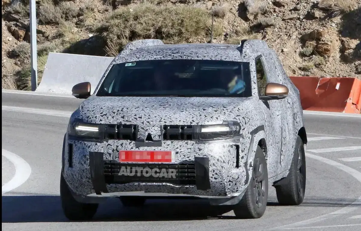 Dacia Duster 2024, cambia tutto: nuovi motori, interni e design (2)