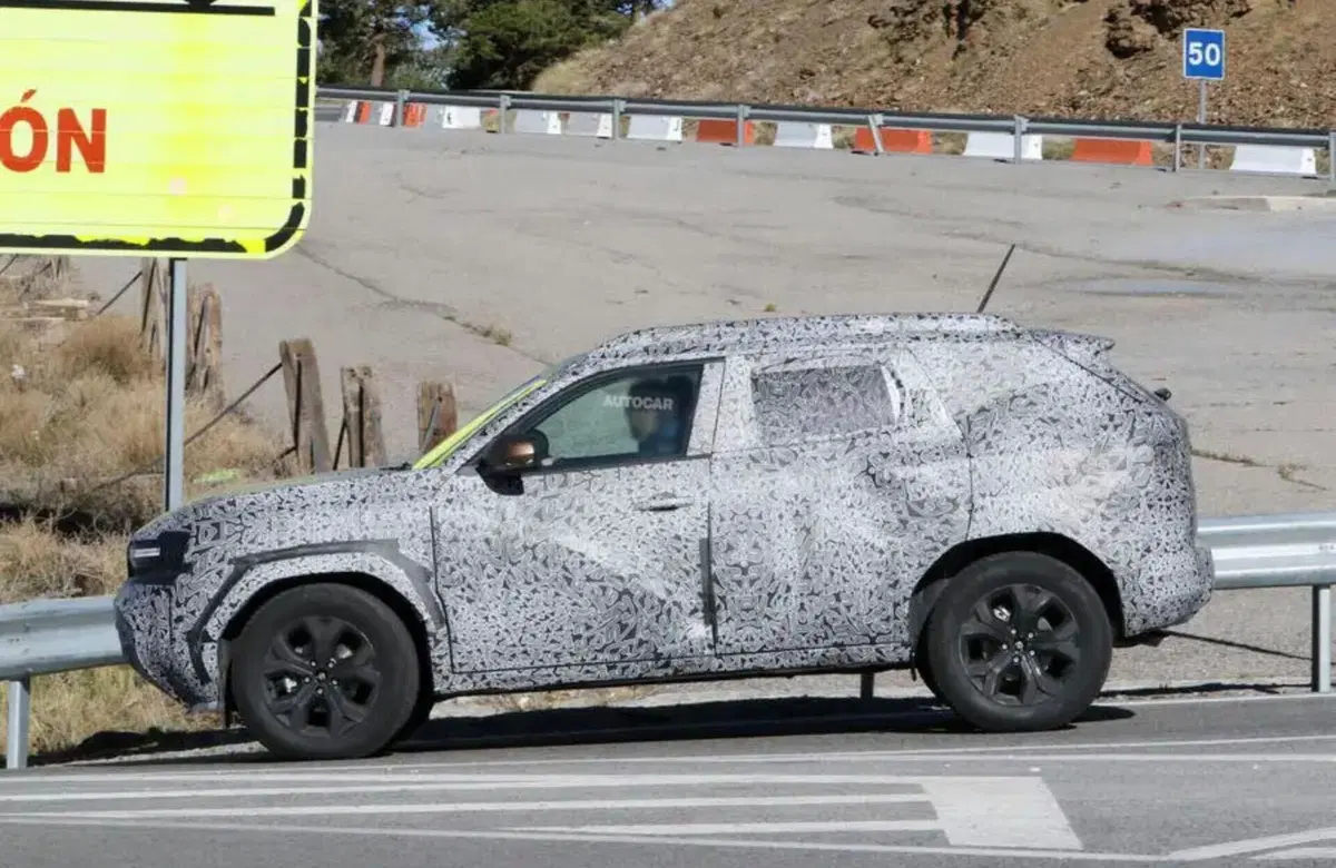 Dacia Duster 2024, cambia tutto: nuovi motori, interni e design (3)