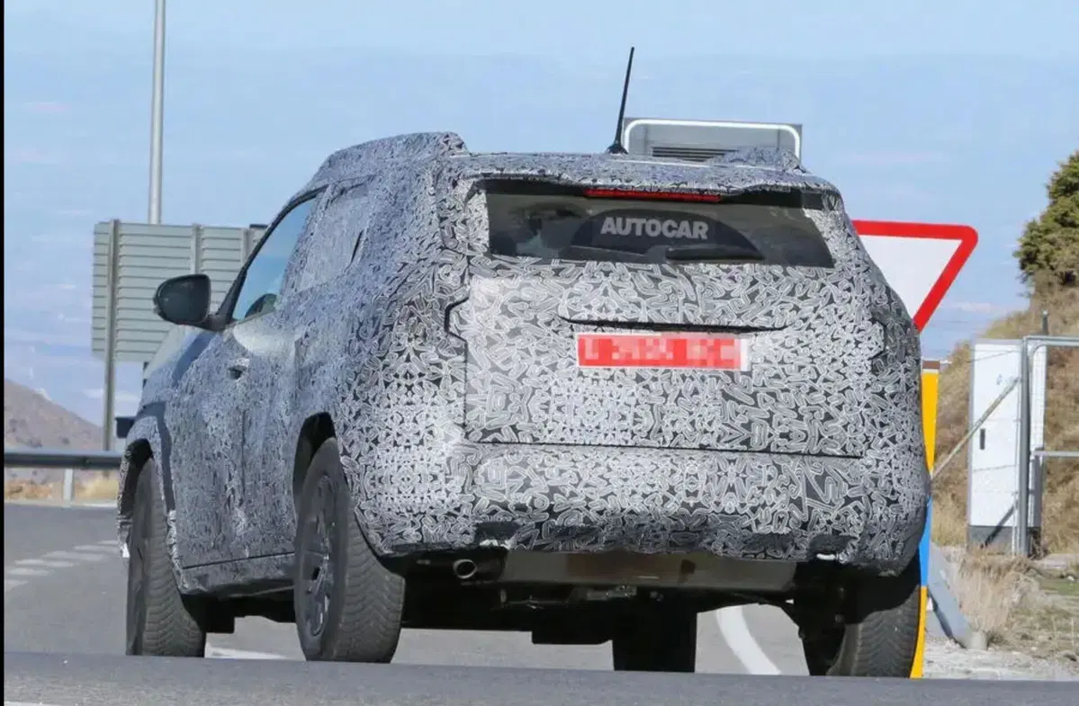 Dacia Duster 2024, cambia tutto: nuovi motori, interni e design (4)