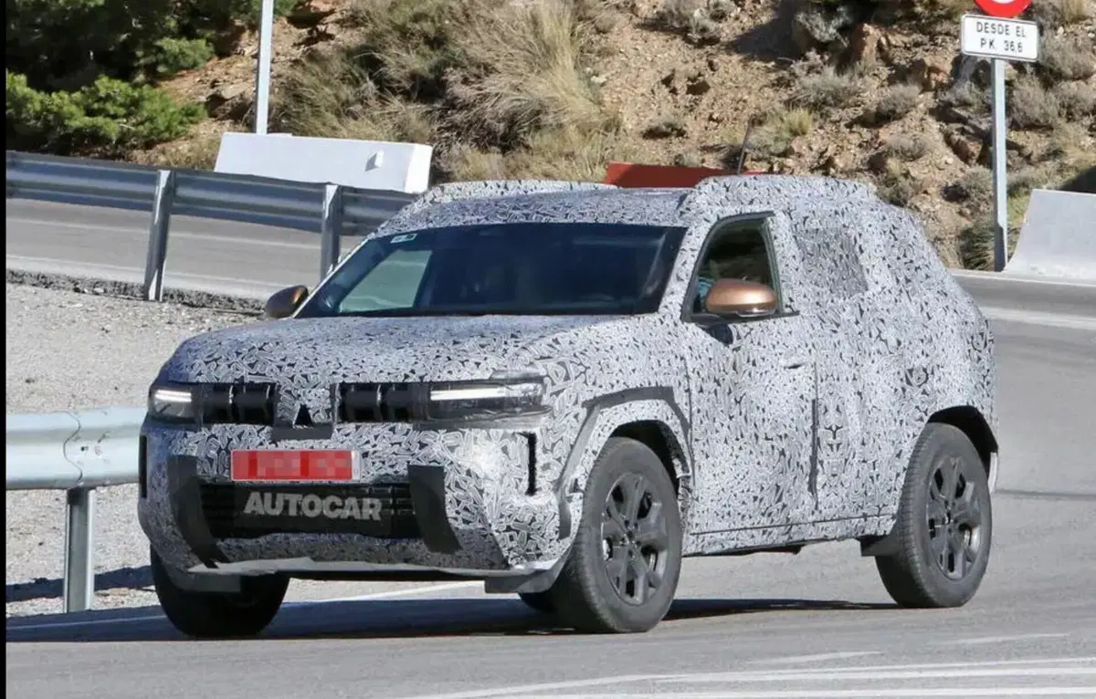 Dacia Duster 2024, cambia tutto: nuovi motori, interni e design (5)