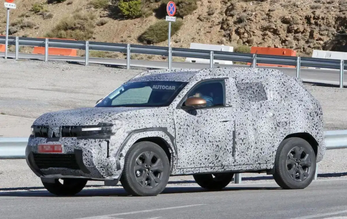 Dacia Duster 2024, cambia tutto: nuovi motori, interni e design (9)