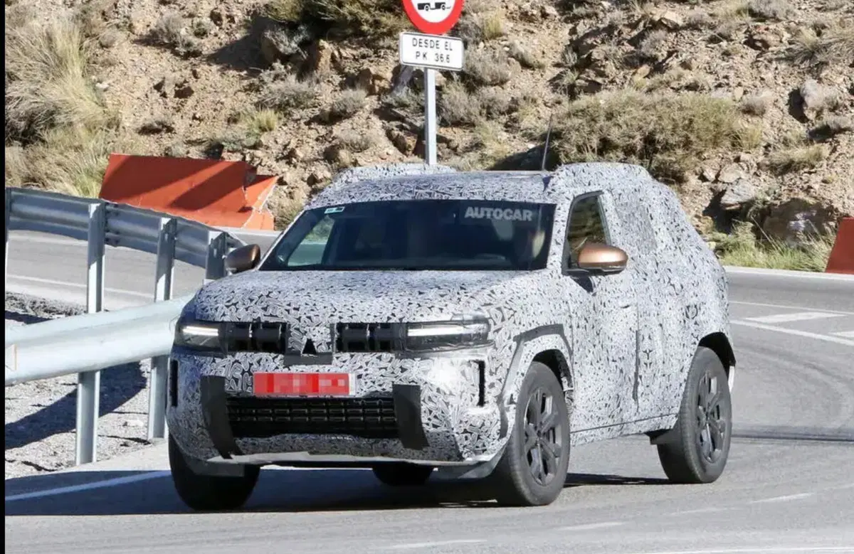 Dacia Duster 2024, cambia tutto: nuovi motori, interni e design (8)