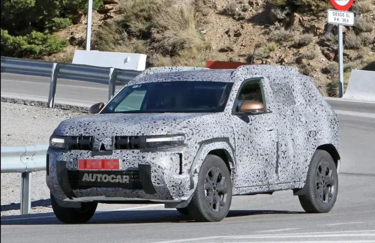 Dacia Duster 2024, cambia tutto: nuovi motori, interni e design (14)