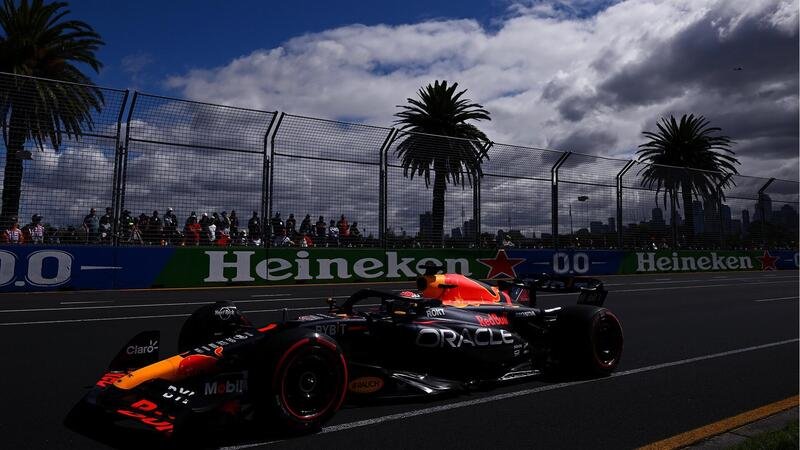 F1, GP Australia 2023: pole di Verstappen, seguito dalle Mercedes. Indietro le Ferrari