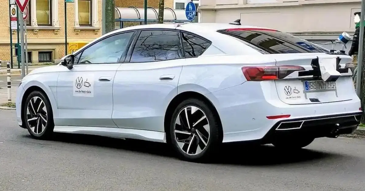 Volkswagen ID.7: ecco com'&egrave; senza veli
