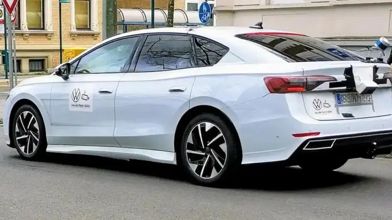 Volkswagen ID.7: ecco com'&egrave; senza veli