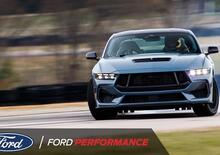 Ford Mustang 2024: il freno a mano per fare i traversi, ecco come funziona [VIDEO]