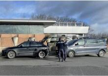 Beccata a 230 km/h con una Porsche Macan in autostrada, la scusa: stavo finendo la benzina