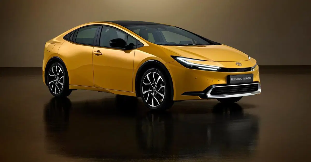Nuova Toyota Prius Plug-In (PHEV), l'auto garantita "anti-catastrofe" 