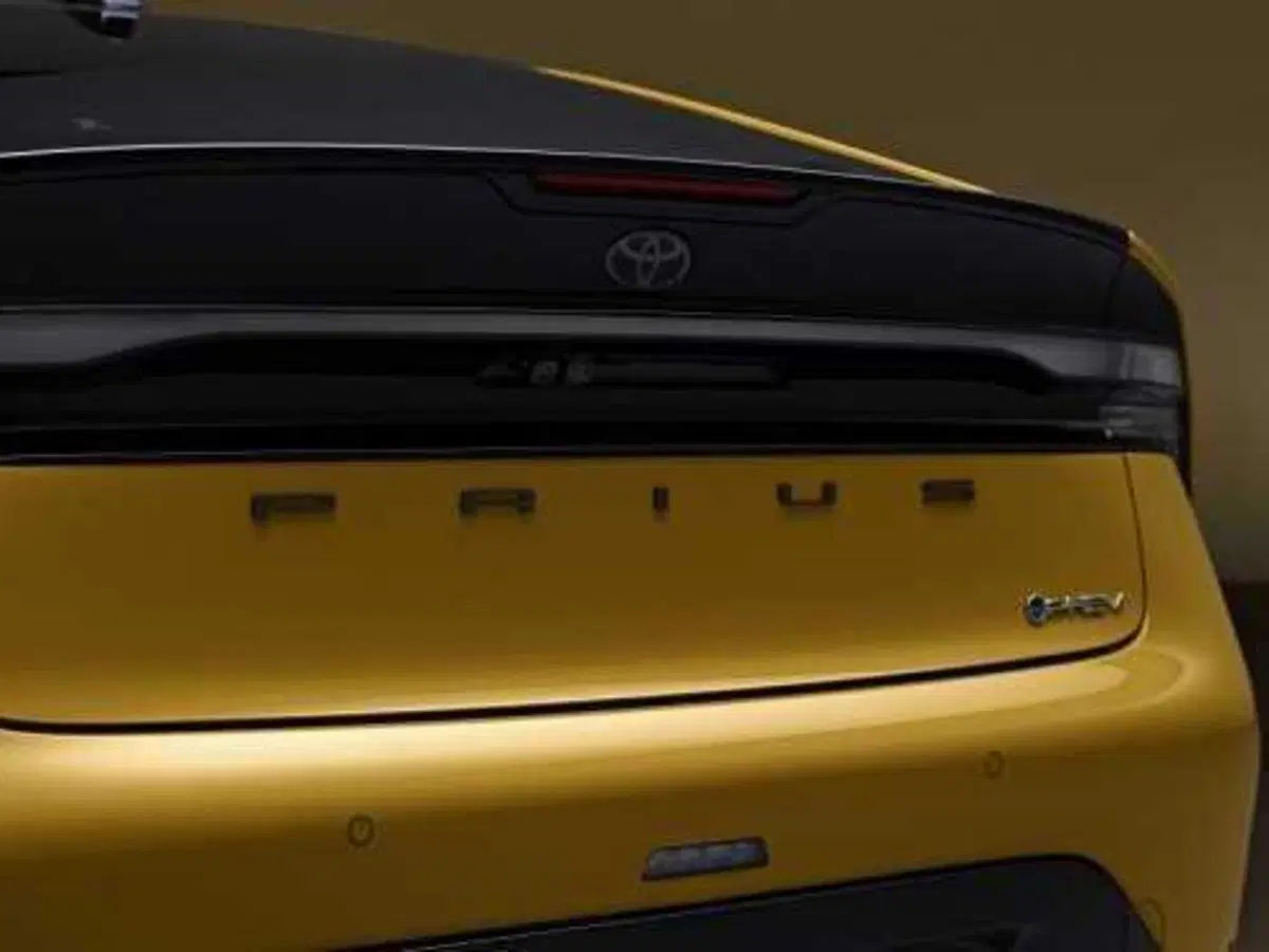 Toyota Prius 2023 di QUINTA generazione: cambia tutto e in MEGLIO (2)