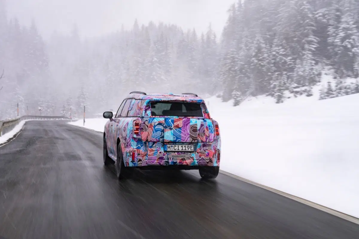 Mini Suv elettrica, taglia XL, ecco le foto spia (5)