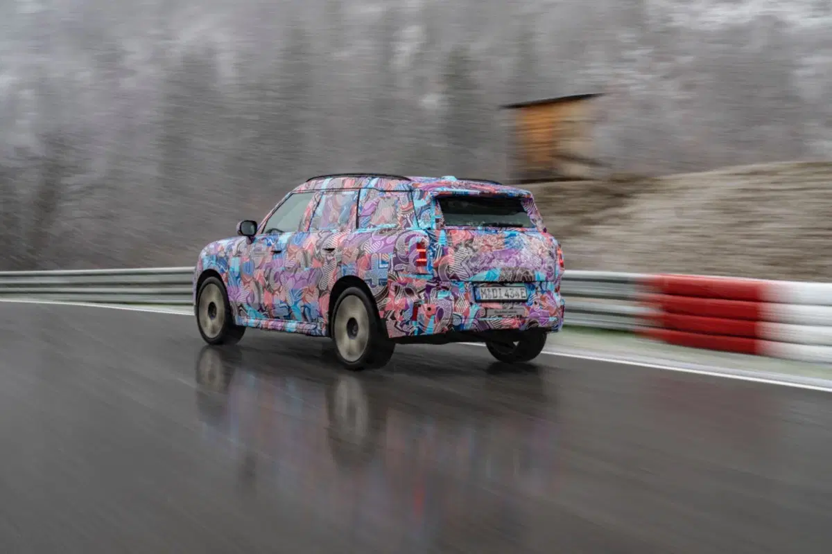 Mini Suv elettrica, taglia XL, ecco le foto spia (6)