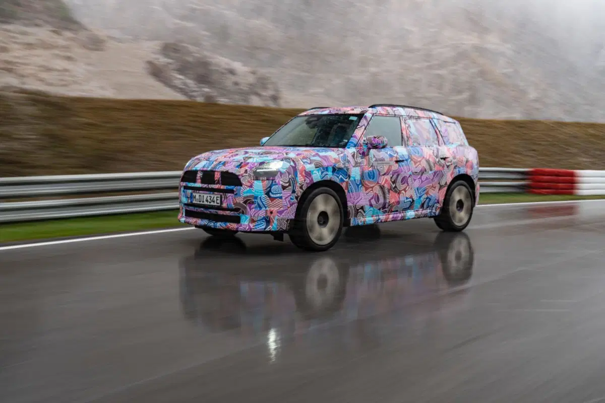 Mini Suv elettrica, taglia XL, ecco le foto spia (7)