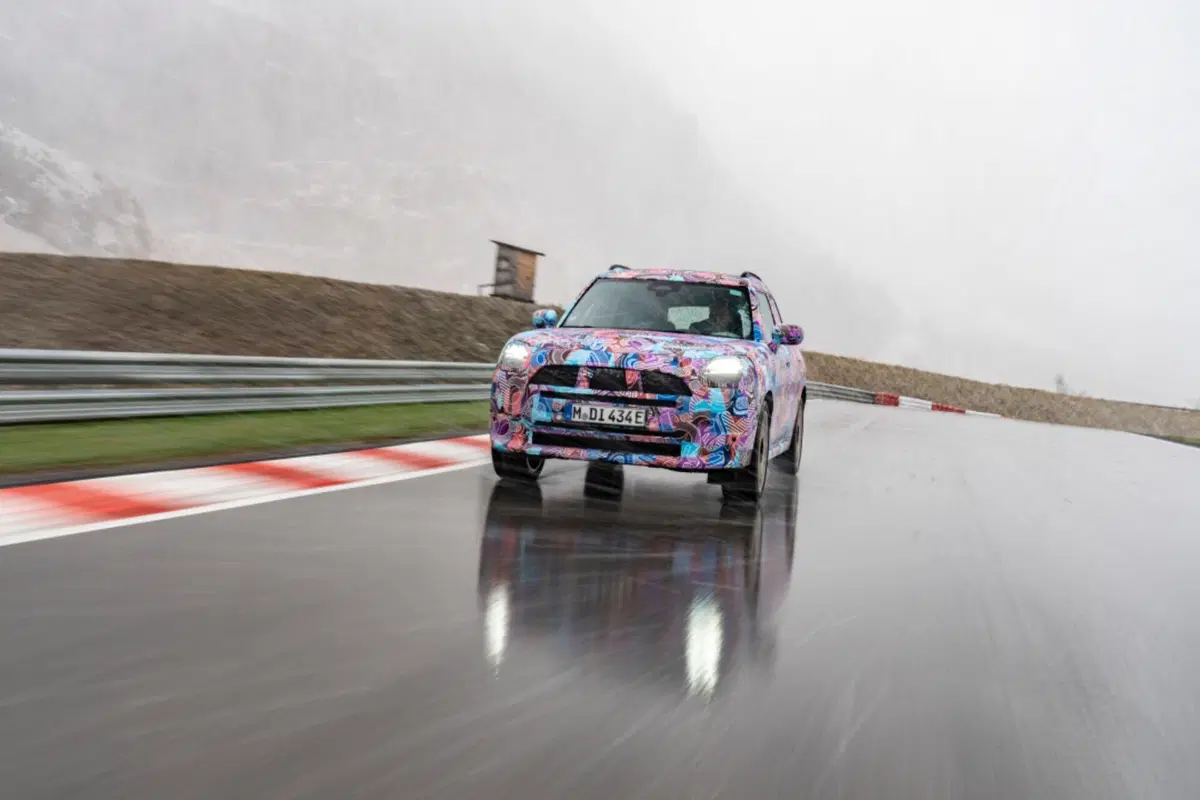 Mini Suv elettrica, taglia XL, ecco le foto spia (11)