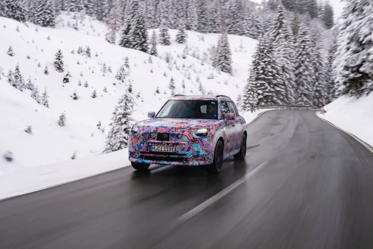 Mini Suv elettrica, taglia XL, ecco le foto spia (10)