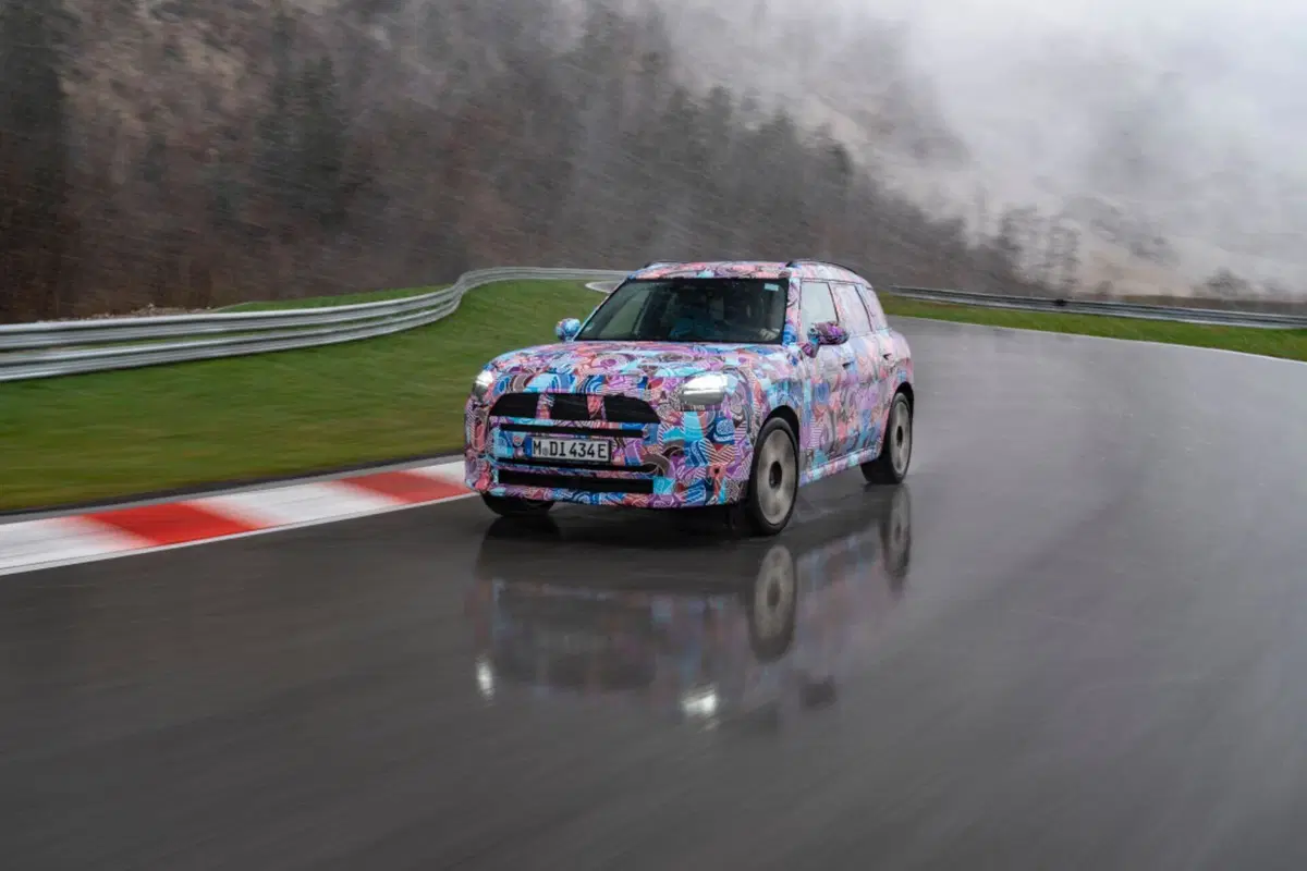 Mini Suv elettrica, taglia XL, ecco le foto spia (12)