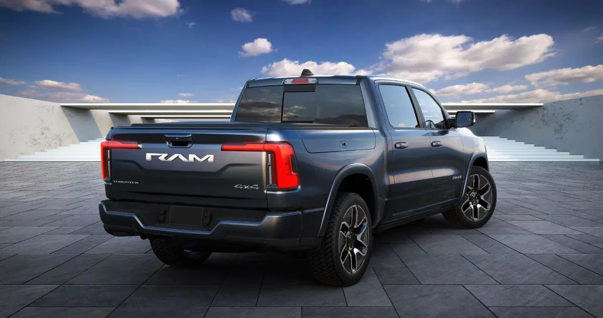 Ram 1500 REV batte tutti i record: fa più di 800 km con le batterie (3)