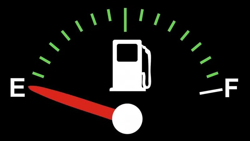 "Aiuto! sono in riserva": quanto si pu&ograve; viaggiare con la spia accesa?