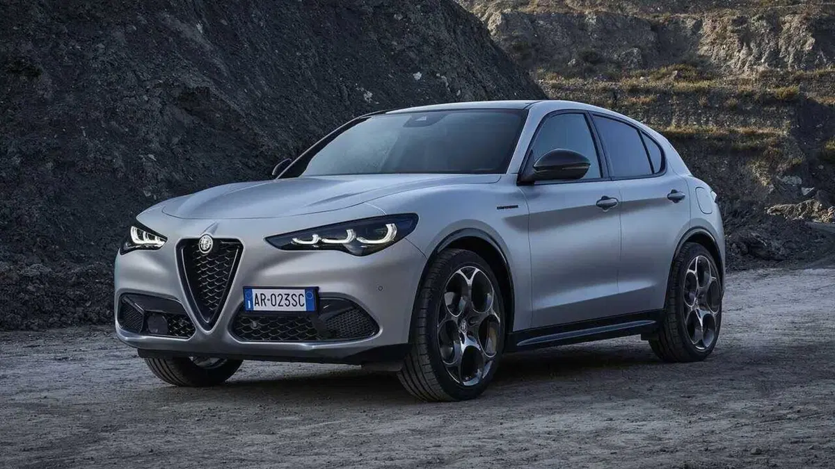 Scende in campo e le ha tutte contro: nuova Alfa Romeo Stelvio restyling top e flop (3)