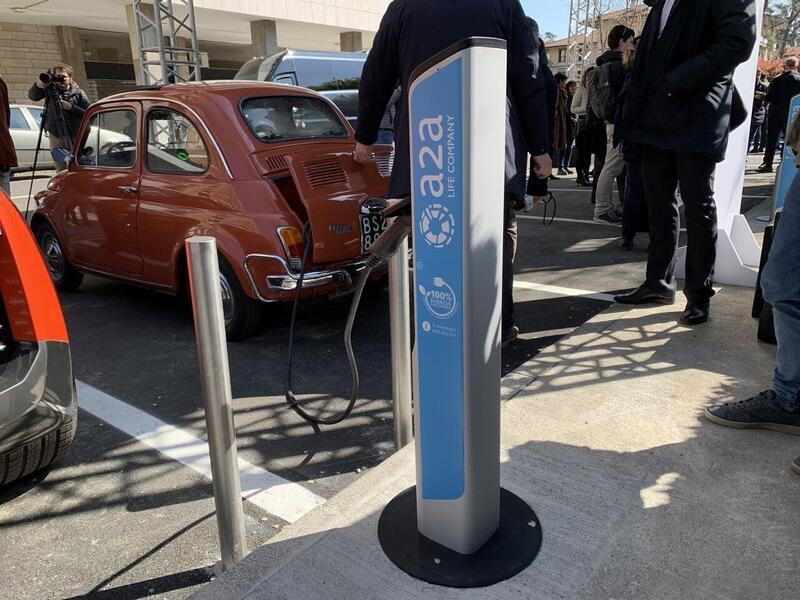 Fiat 500 retrofit collegata a colonnina City Plug