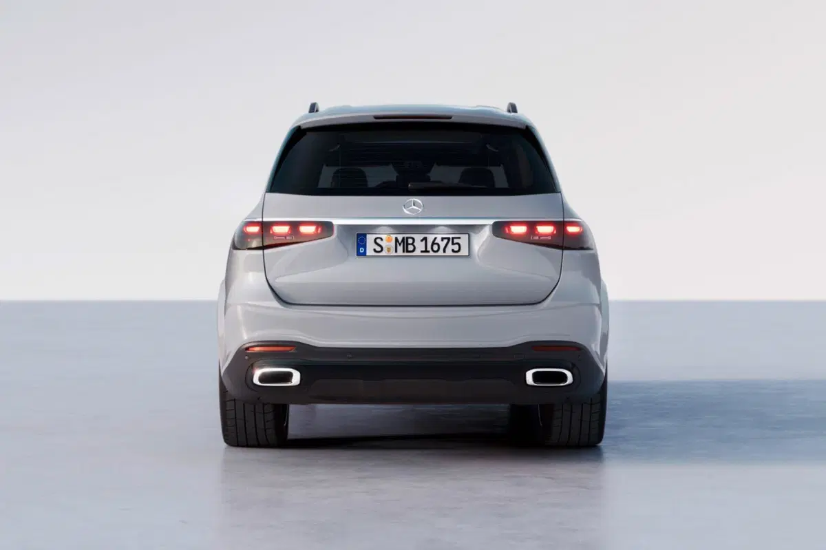 Mercedes GLS 2023: nuovo Facelift e più potenza ai motori (6)