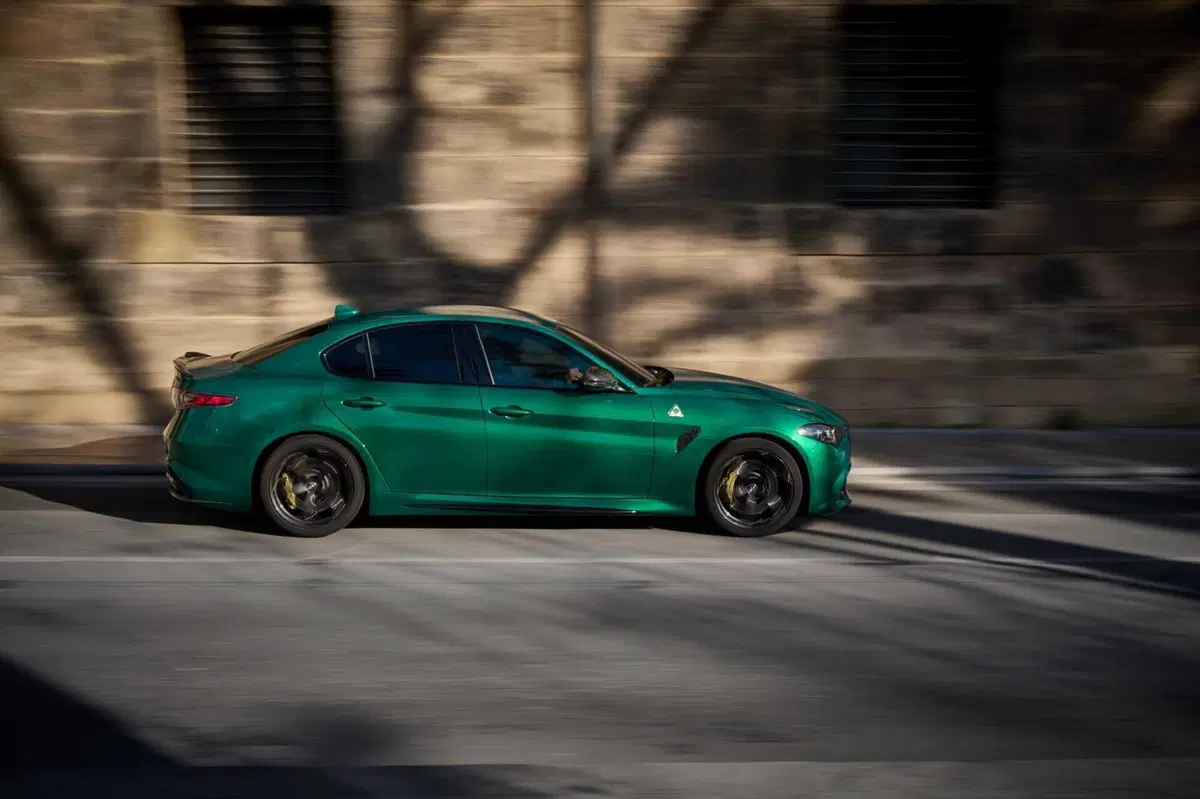 Alfa Romeo Giulia Quadrifoglio 100° anniversario: tutte le foto
