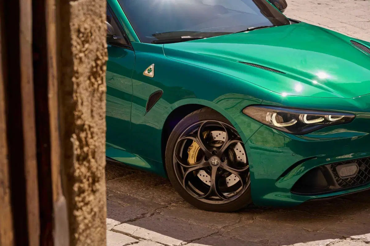 Alfa Romeo Giulia Quadrifoglio 100° anniversario: tutte le foto (4)