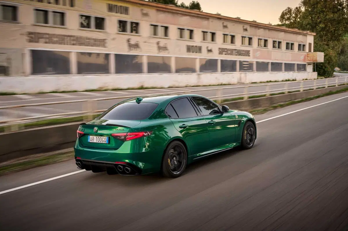 Alfa Romeo Giulia Quadrifoglio 100° anniversario: tutte le foto (5)