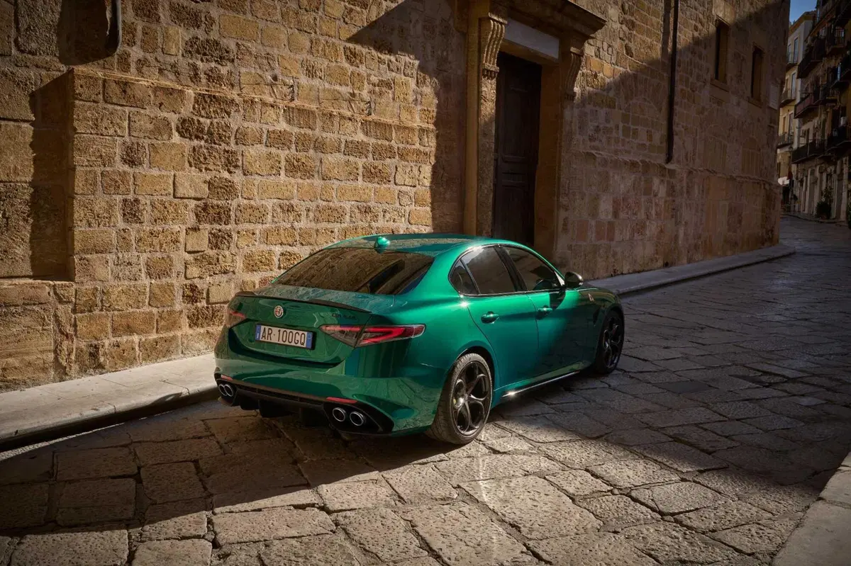 Alfa Romeo Giulia Quadrifoglio 100° anniversario: tutte le foto (6)