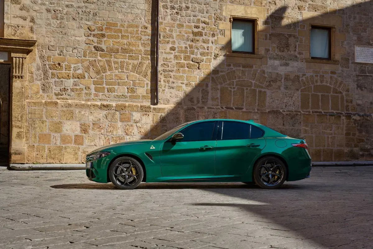 Alfa Romeo Giulia Quadrifoglio 100° anniversario: tutte le foto (7)