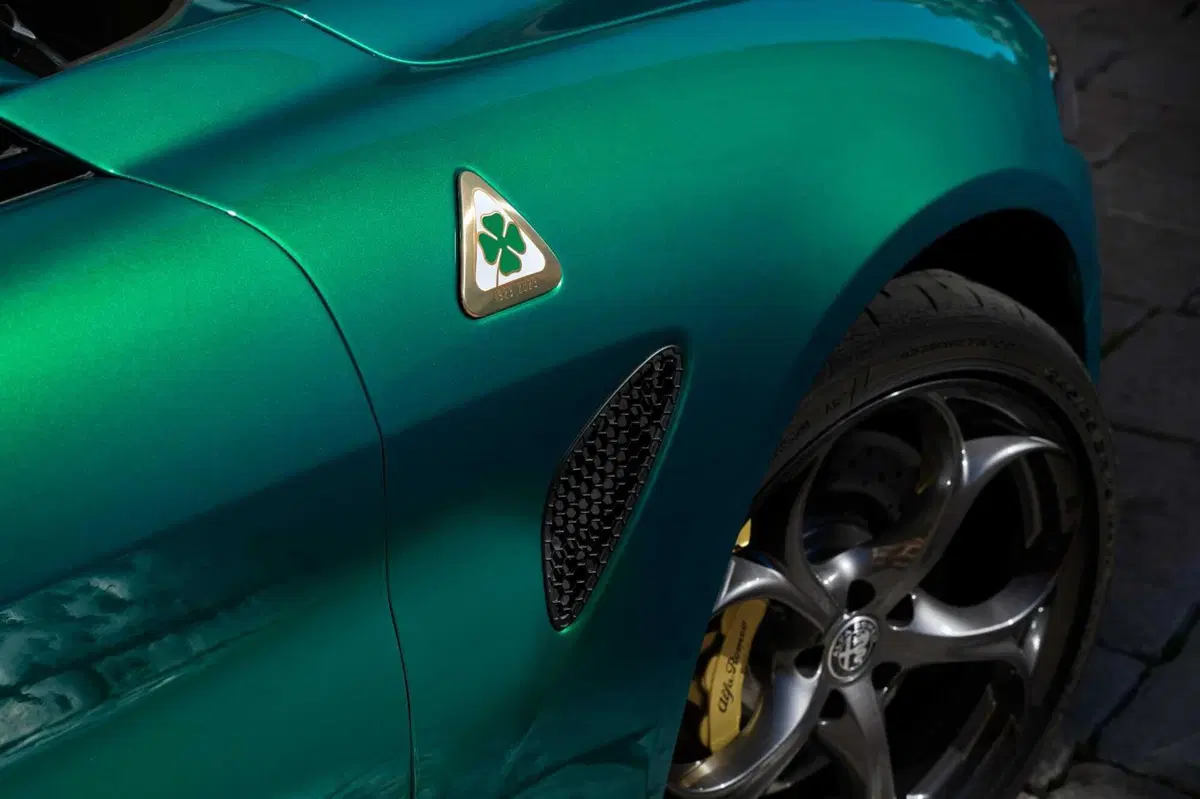 Alfa Romeo Giulia Quadrifoglio 100° anniversario: tutte le foto (8)