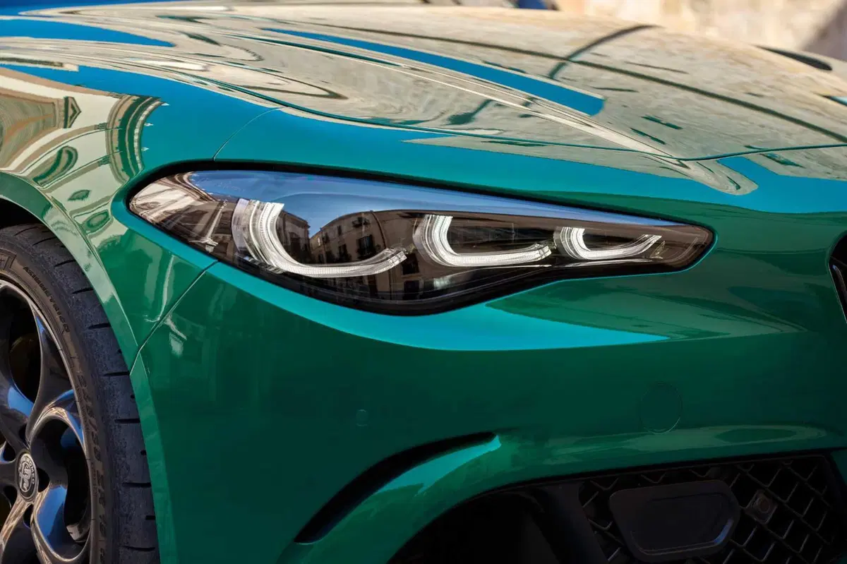 Alfa Romeo Giulia Quadrifoglio 100° anniversario: tutte le foto (9)