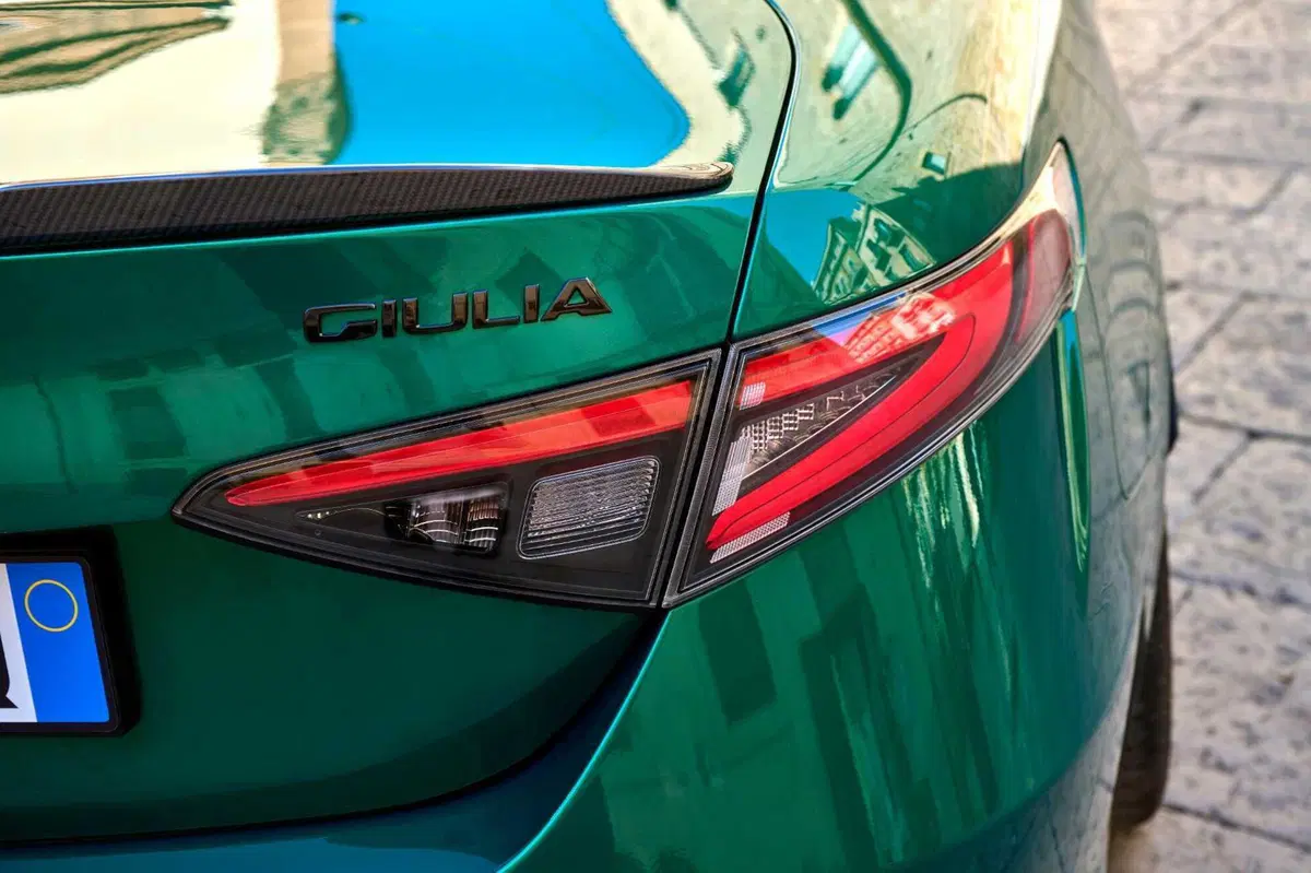 Alfa Romeo Giulia Quadrifoglio 100° anniversario: tutte le foto (10)