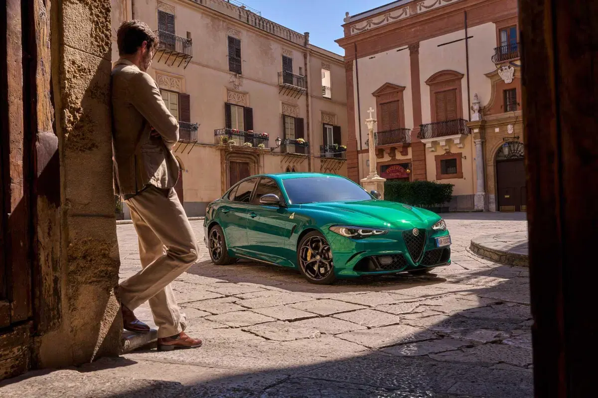 Alfa Romeo Giulia Quadrifoglio 100° anniversario: tutte le foto (13)