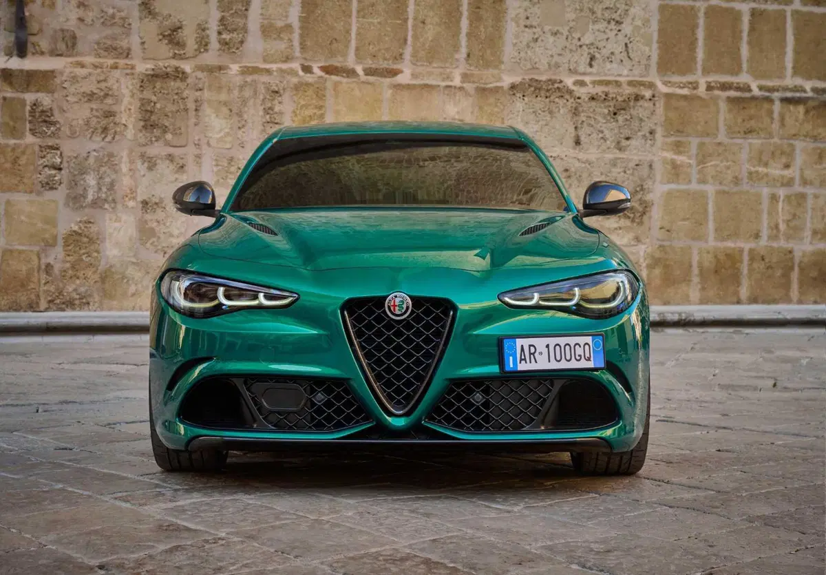 Alfa Romeo Giulia Quadrifoglio 100° anniversario: tutte le foto (15)