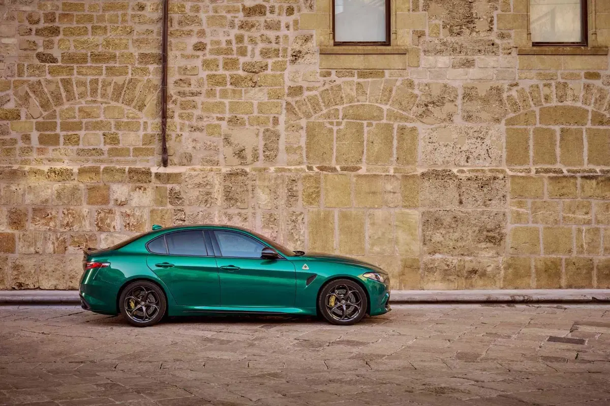 Alfa Romeo Giulia Quadrifoglio 100° anniversario: tutte le foto (16)
