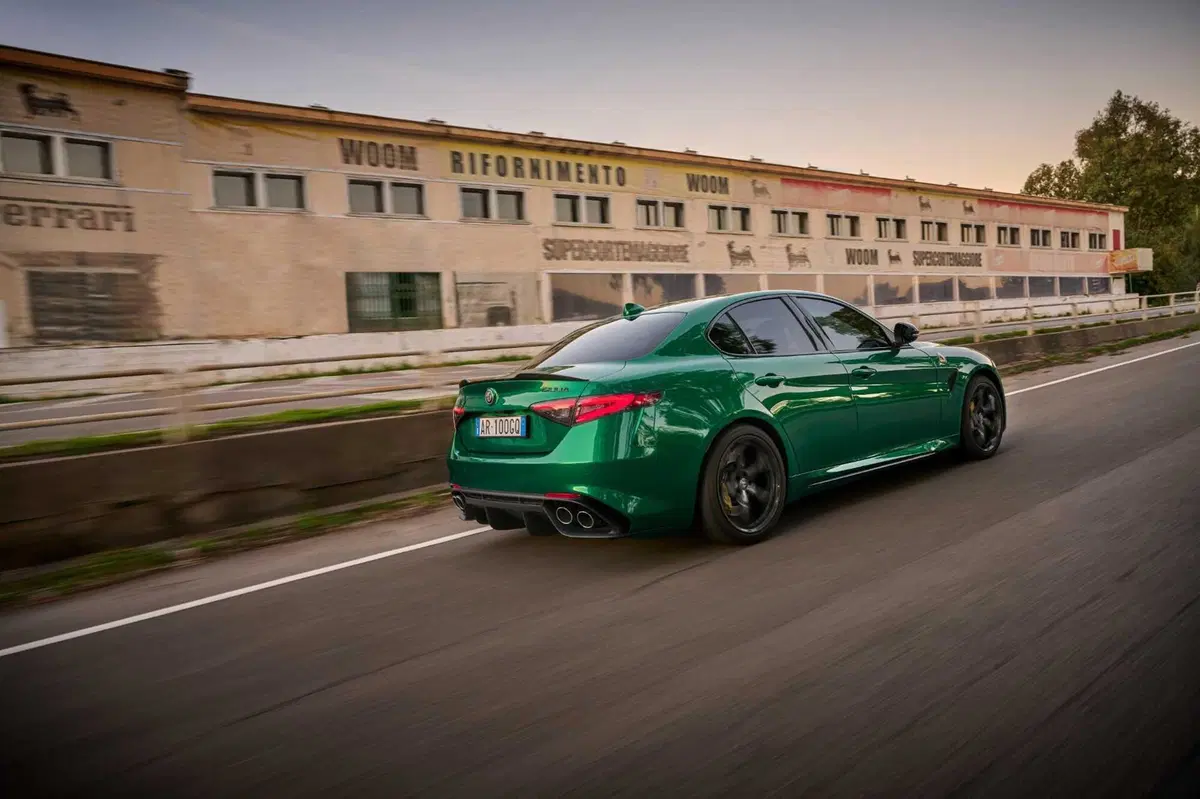 Alfa Romeo Giulia Quadrifoglio 100° anniversario: tutte le foto (17)