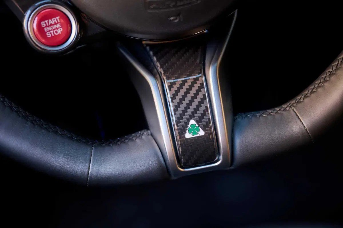 Alfa Romeo Giulia Quadrifoglio 100° anniversario: tutte le foto (19)