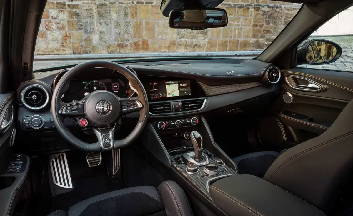 Alfa Romeo Giulia Quadrifoglio 100° anniversario: tutte le foto (22)