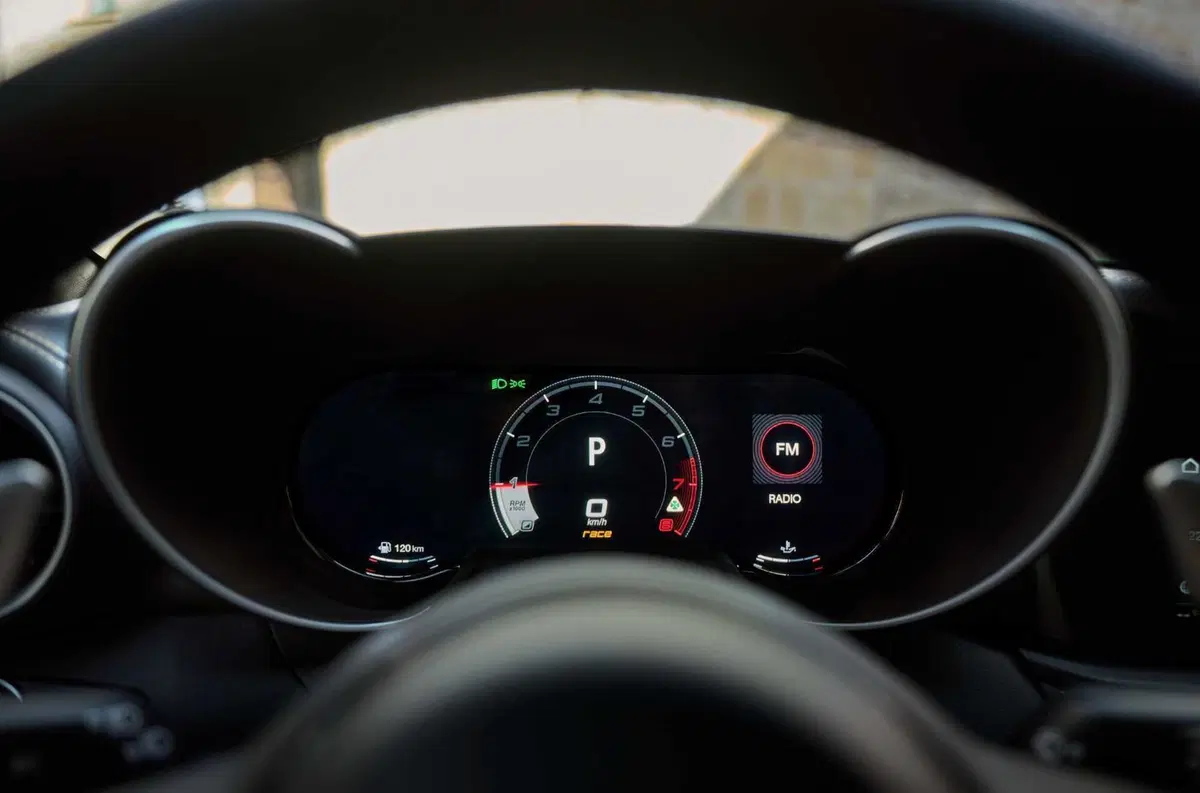 Alfa Romeo Giulia Quadrifoglio 100° anniversario: tutte le foto (23)